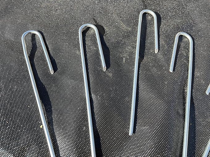 Sandbaggy 200-Pack DRIP TUBING Stakes Landscape Staples | 5 inch Length - 11 Gauge Heavy Duty | Drip Anchors | Landscape Pins | Garden Lawn Nails | Designed to Hold Drip Tubing Up to 1/2" Diameter